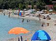 Der Strand Maslinica im Ort Rabac, Labin.