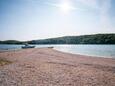 Plaja cea mai apropiata Plaja în localitatea Jadrtovac, Šibenik.