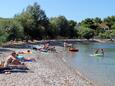 Der Strand  im Ort Mirca, Brač.