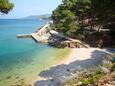 Nejbližší pláž Pláž na místě Jelsa, Hvar.