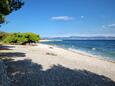 Der Strand Vrilo im Ort Supetar, Brač.