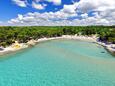Nejbližší pláž Pláž Pine beach na místě Pakoštane, Biograd.
