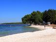 Der Strand San Lorenzo im Ort Fažana, Fažana.