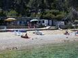 Der Strand Rovenska im Ort Veli Lošinj, Lošinj.