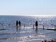 Der Strand  im Ort Novigrad, Novigrad.