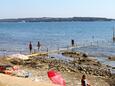 La plage  en ville Novigrad, Novigrad.