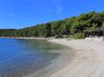 Ближайший пляж Пляж в городе Seget Donji, Trogir.