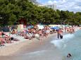 Der Strand Ratac im Ort Makarska, Makarska.