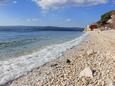 Der Strand  im Ort Duće, Omiš.