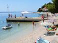 La plage  en ville Podgora, Makarska.