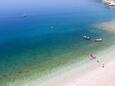 Der Strand Izbitac im Ort Drašnice, Makarska.