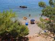 Der Strand  im Ort Lokva Rogoznica, Omiš.