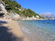 Der Strand Borak im Ort Marušići, Omiš.