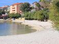 Der Strand Marina im Ort Marina, Trogir.