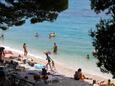 Der Strand Nikolina im Ort Baška Voda, Makarska.