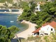 Der Strand Medići im Ort Medići, Omiš.