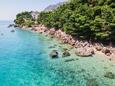 La plage  en ville Medići, Omiš.