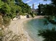 La plage  en ville Bol, Brač.