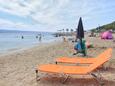 Der Strand  im Ort Duće, Omiš.