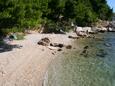 Der Strand  im Ort Stanići, Omiš.