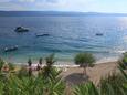 La plage  en ville Nemira, Omiš.