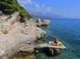 Der Strand  im Ort Marušići, Omiš.