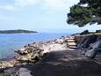 Der Strand  im Ort Jelsa, Hvar.