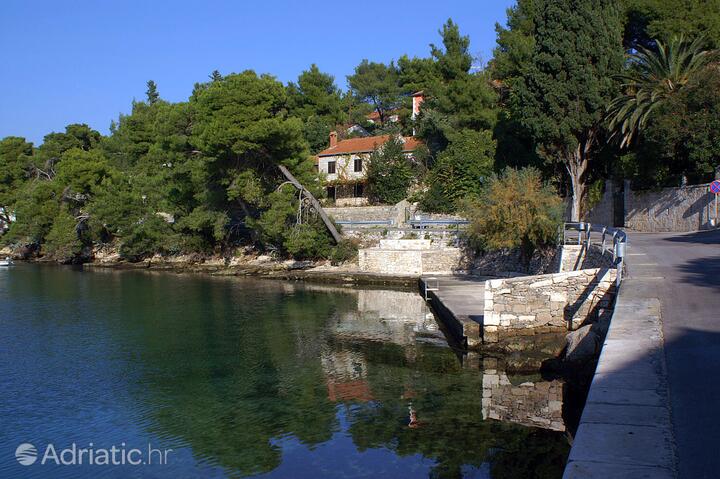 Plage: Uvala Splitska, Brač - Splitska | Les meilleures plages en ...