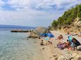 Der Strand  im Ort Lokva Rogoznica, Omiš.