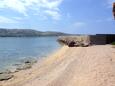 Der Strand  im Ort Zubovići, Pag.