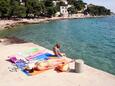 Der Strand Zamalin im Ort Tribunj, Vodice.