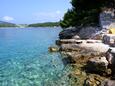 La plage  en ville Tribunj, Vodice.