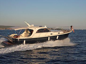 Yacht charter Adriana 44 | C-MB-3943