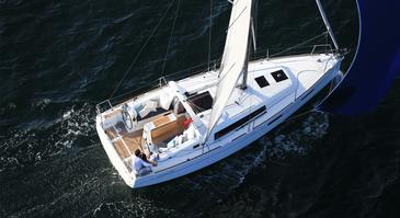Yacht charter Beneteau Oceanis 35 | C-SY-3983