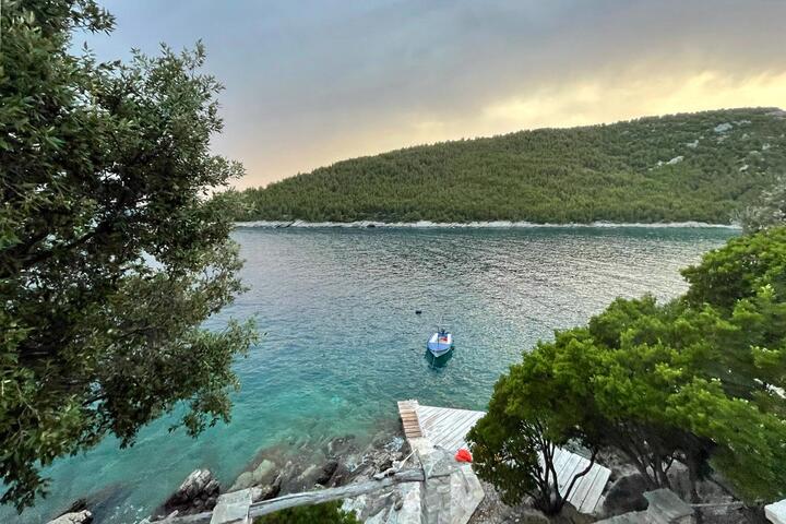 Vela Studena na ostrově Brač (Srednja Dalmacija)