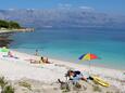 Povlja, les plages en autour - la côte Brač.