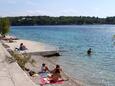 Milna, les plages en autour - la côte Brač.