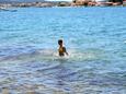 Brodarica, les plages en autour - la côte Šibenik.