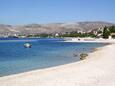 Trogir, les plages en autour - la côte Trogir.