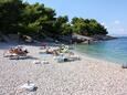 Splitska, les plages en autour - la côte Brač.