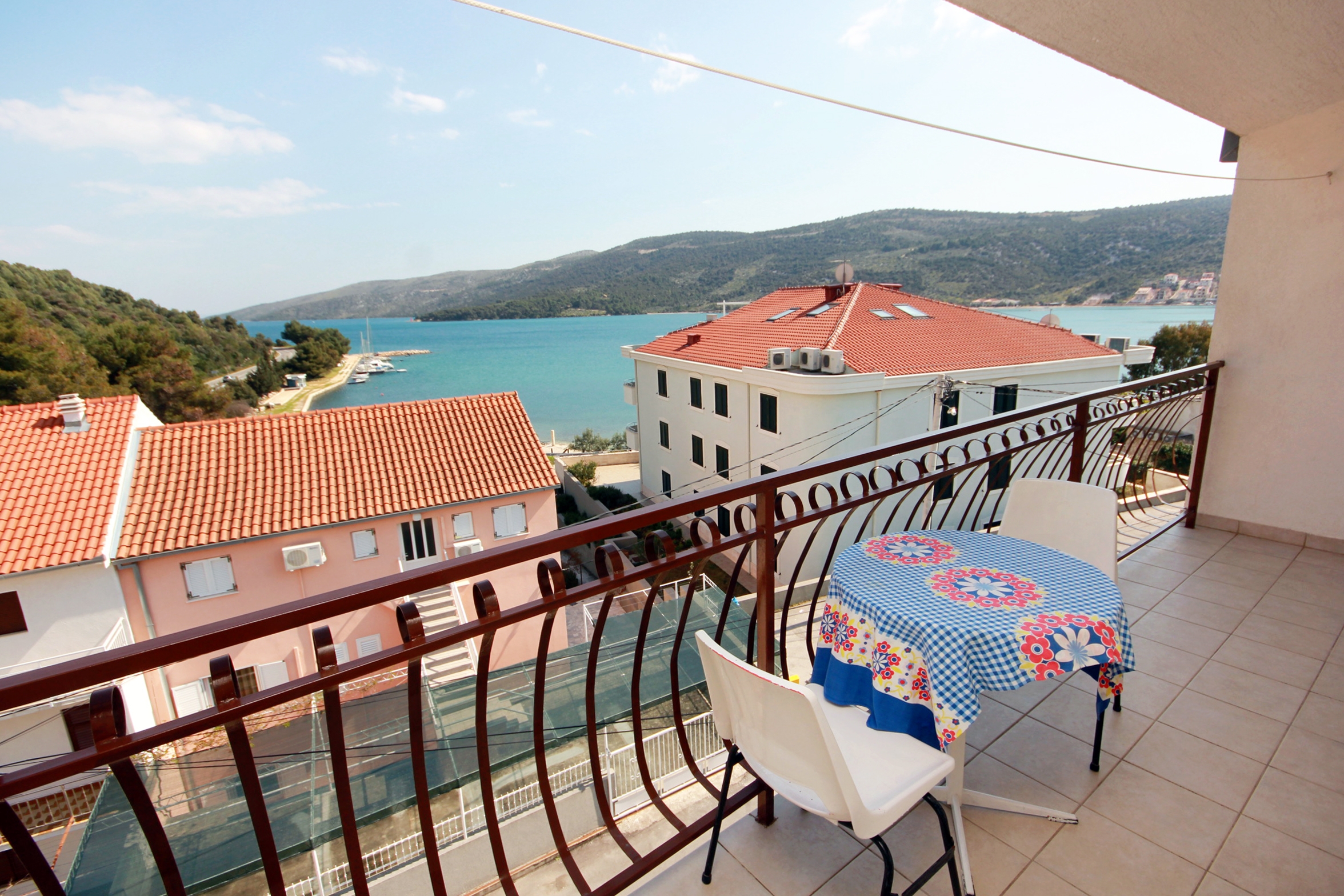 One bedroom apartment with balcony and sea view Marina, Trogir (A-10003-a)