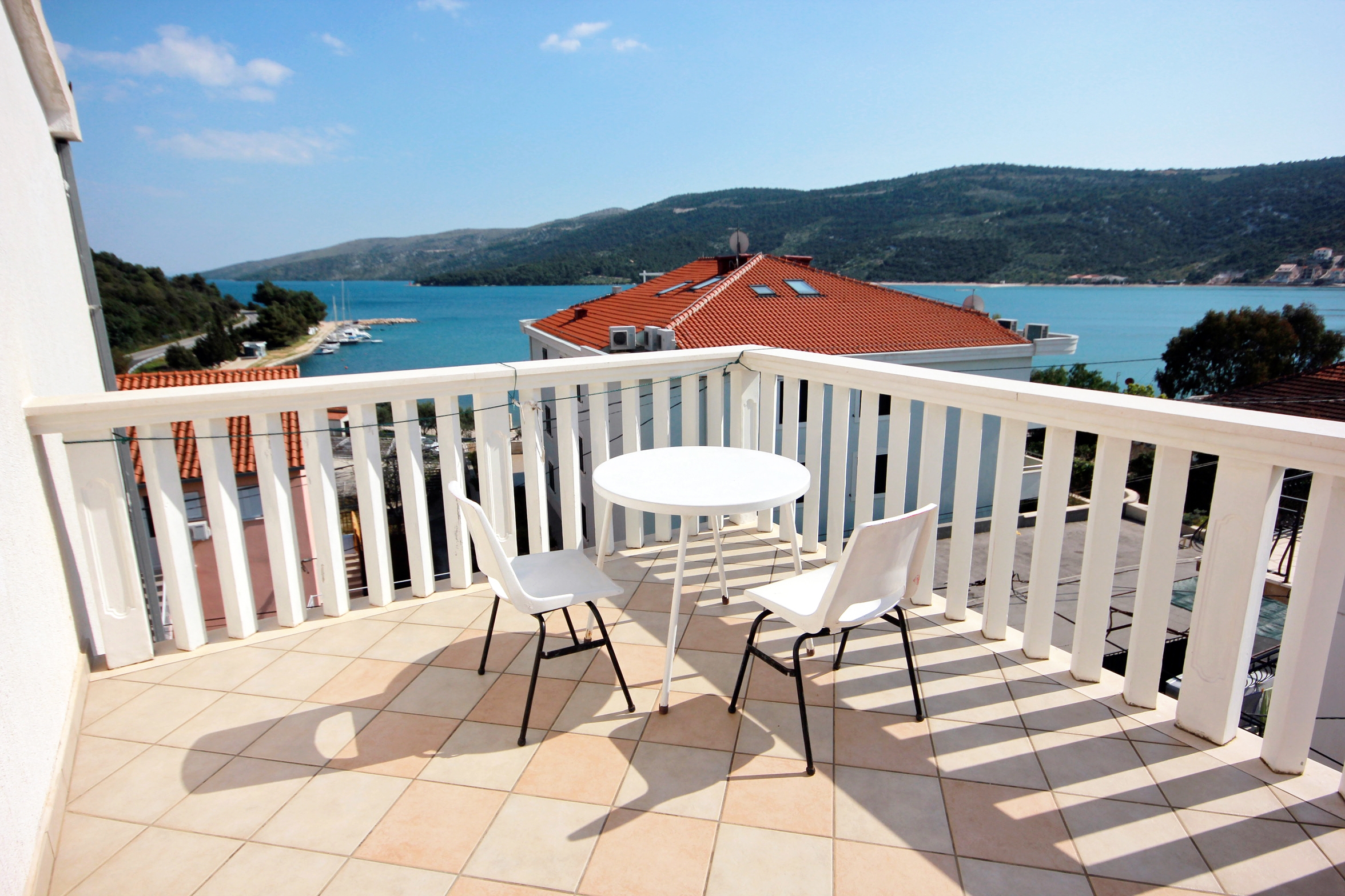 One bedroom apartment with terrace and sea view Marina, Trogir (A-10003-b) One bedroom apartment with terrace and sea view Marina, Trogir (A-10003-b)
