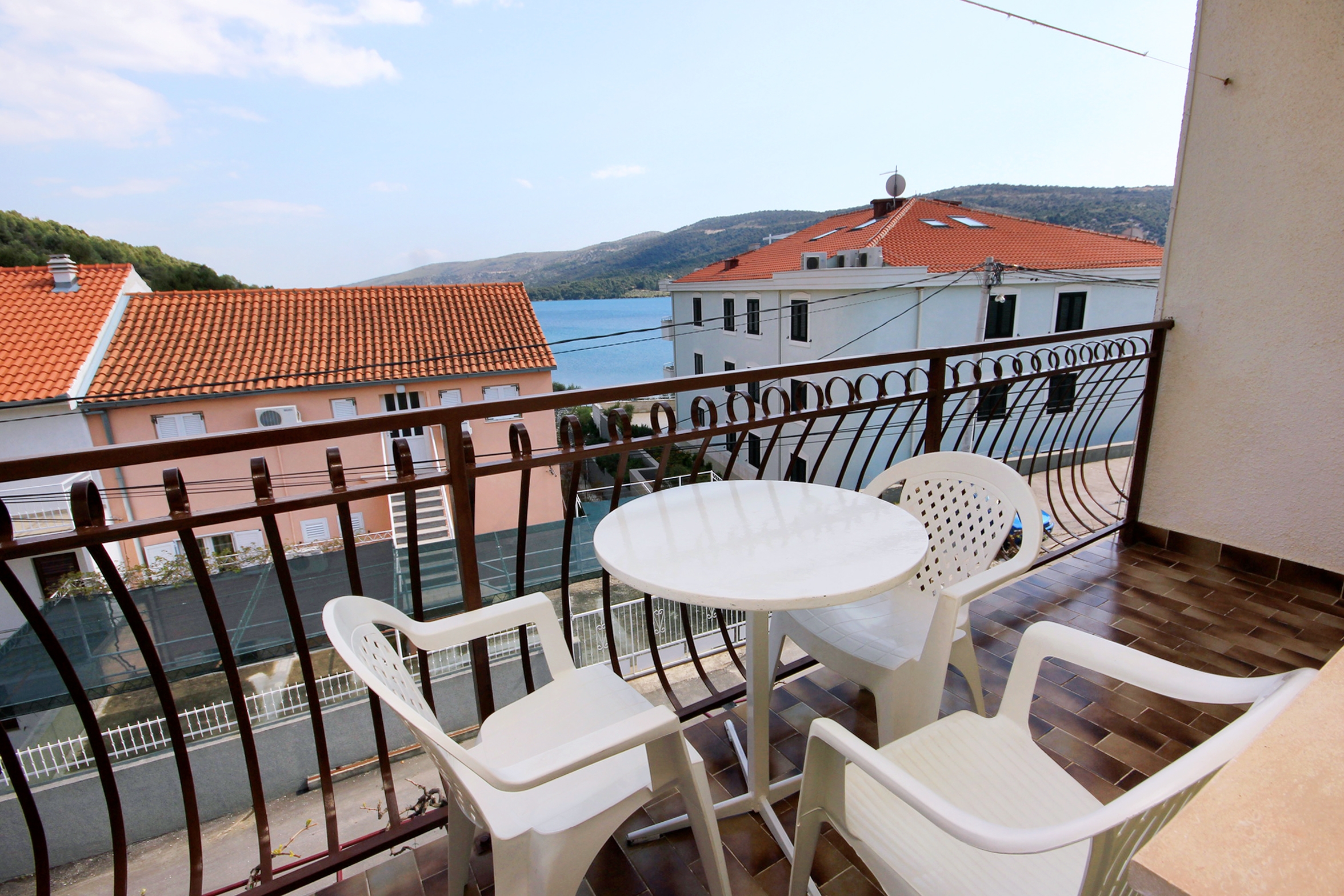 One bedroom apartment with balcony and sea view Marina, Trogir (A-10003-c)