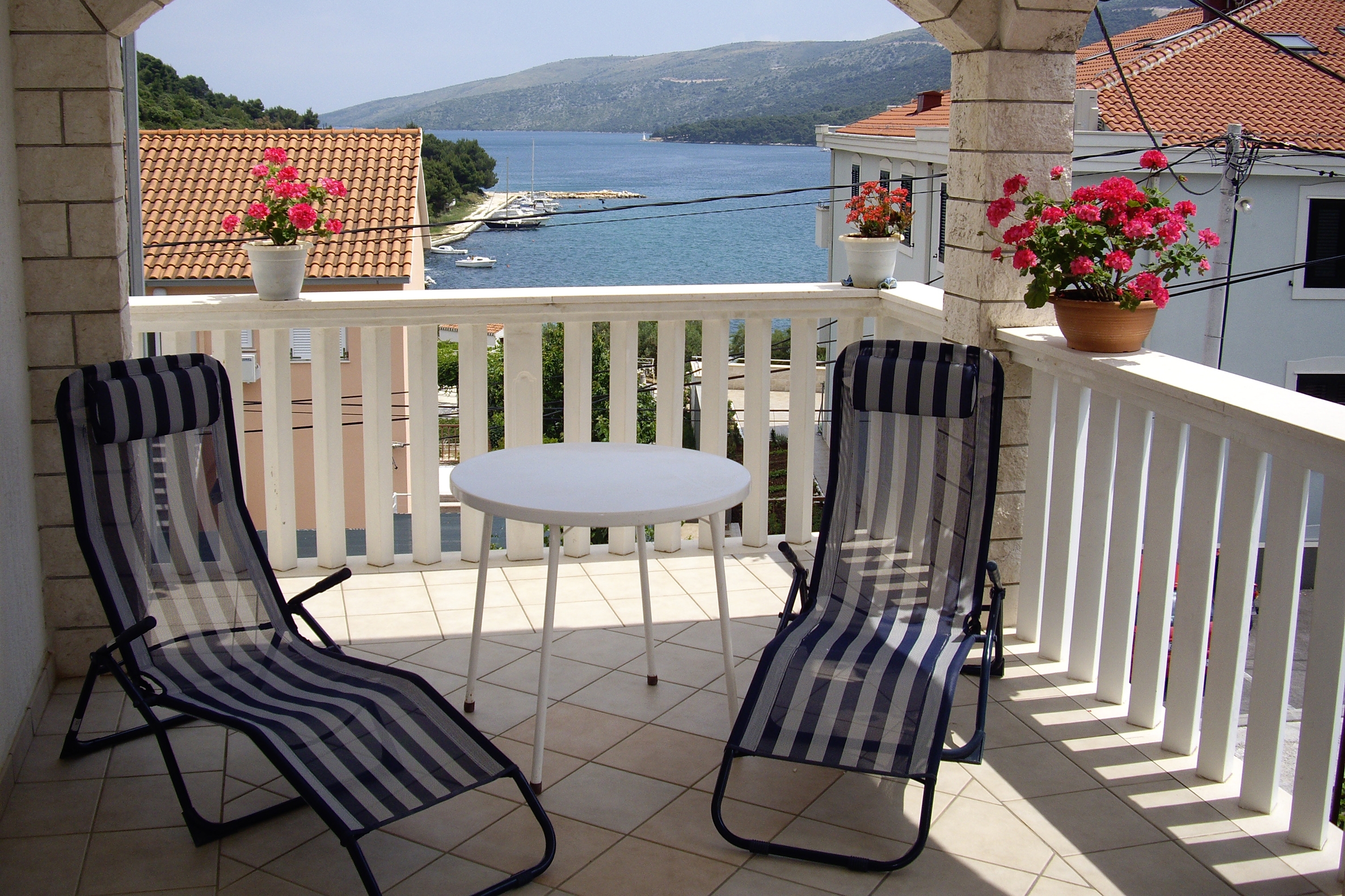 One bedroom apartment with terrace and sea view Marina, Trogir (A-10003-d)