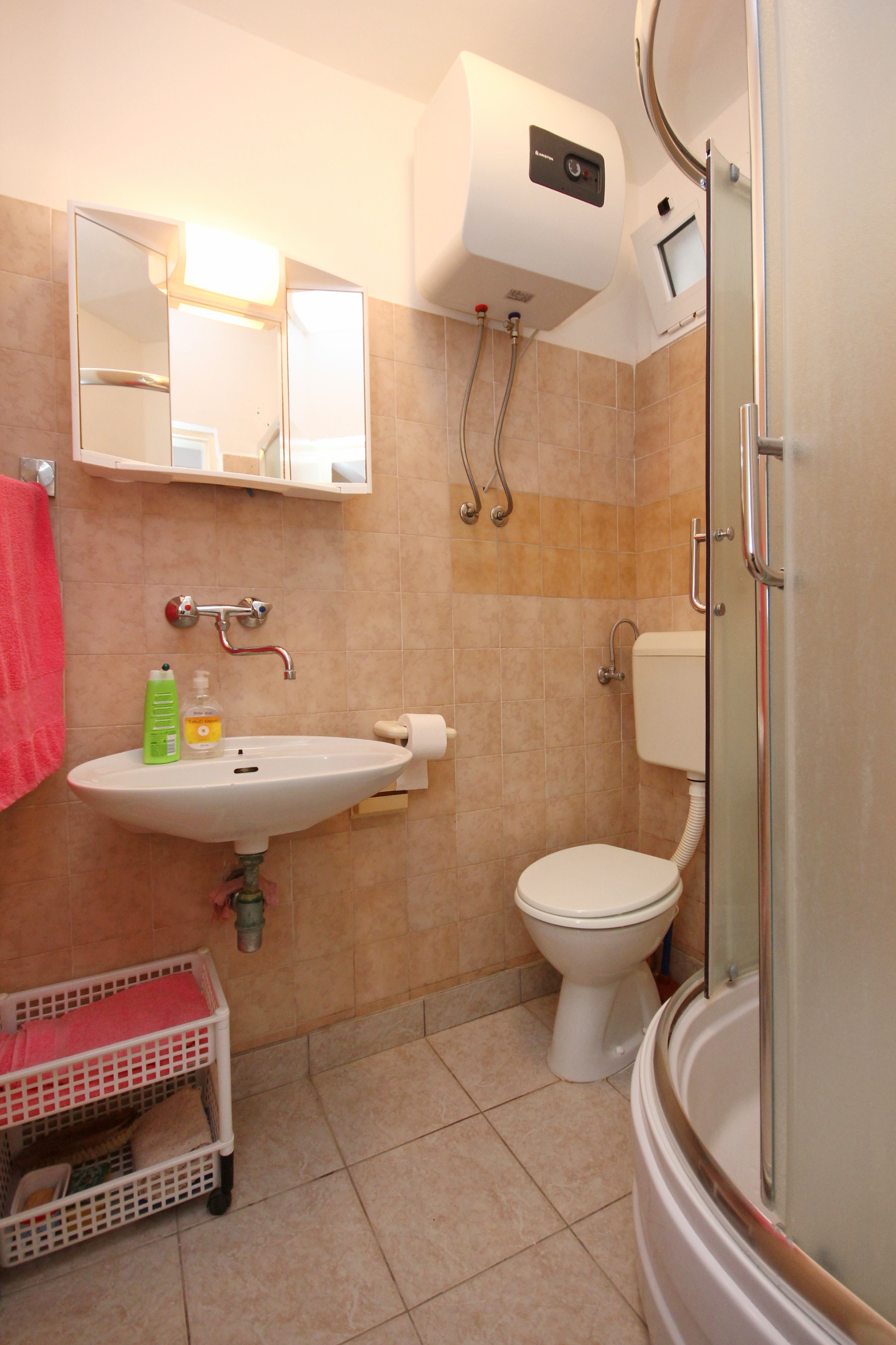 Four bedroom apartment near beach Vinišće, Trogir  A-a