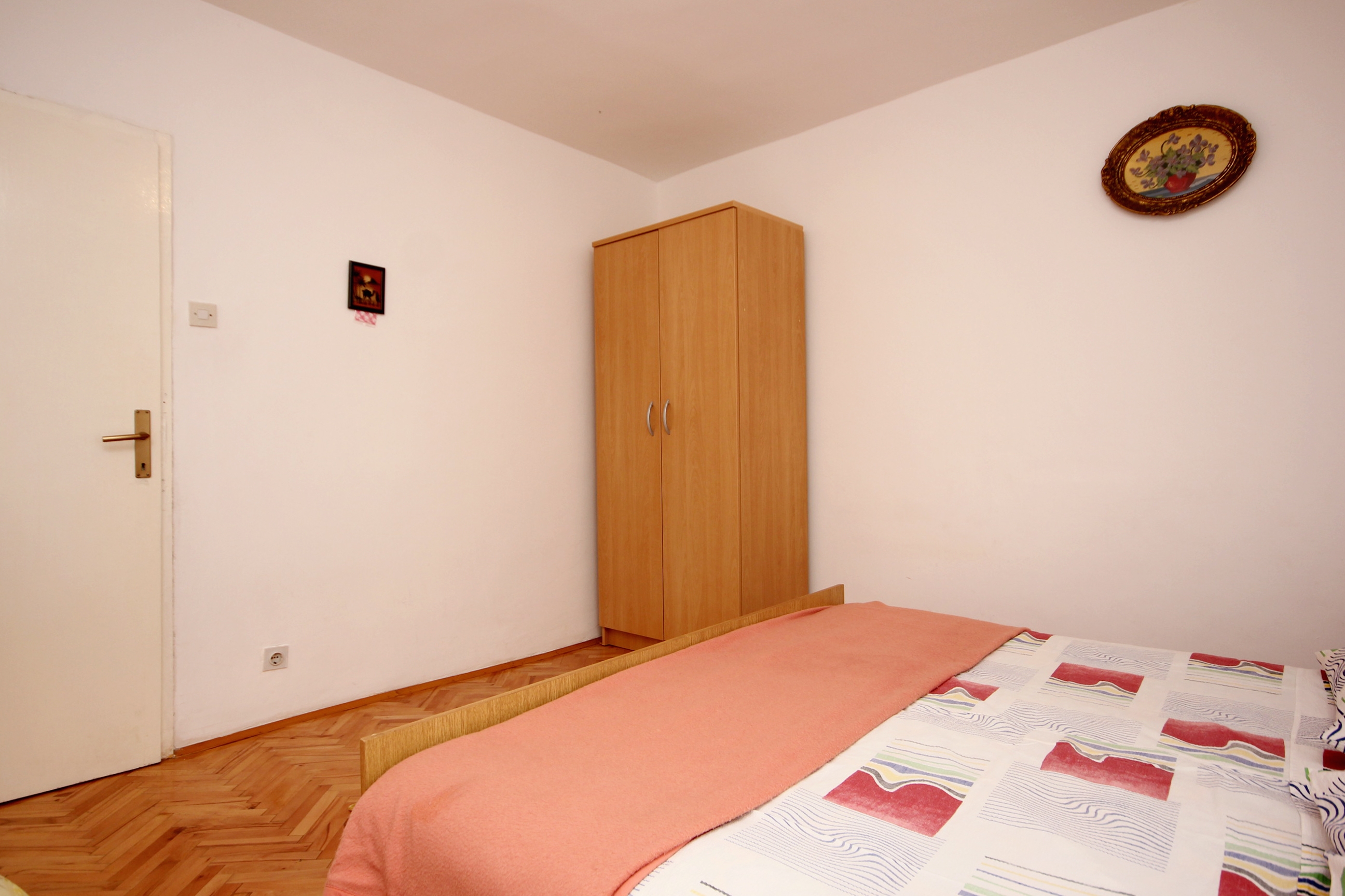 Four bedroom apartment near beach Vinišće, Trogir  A-a