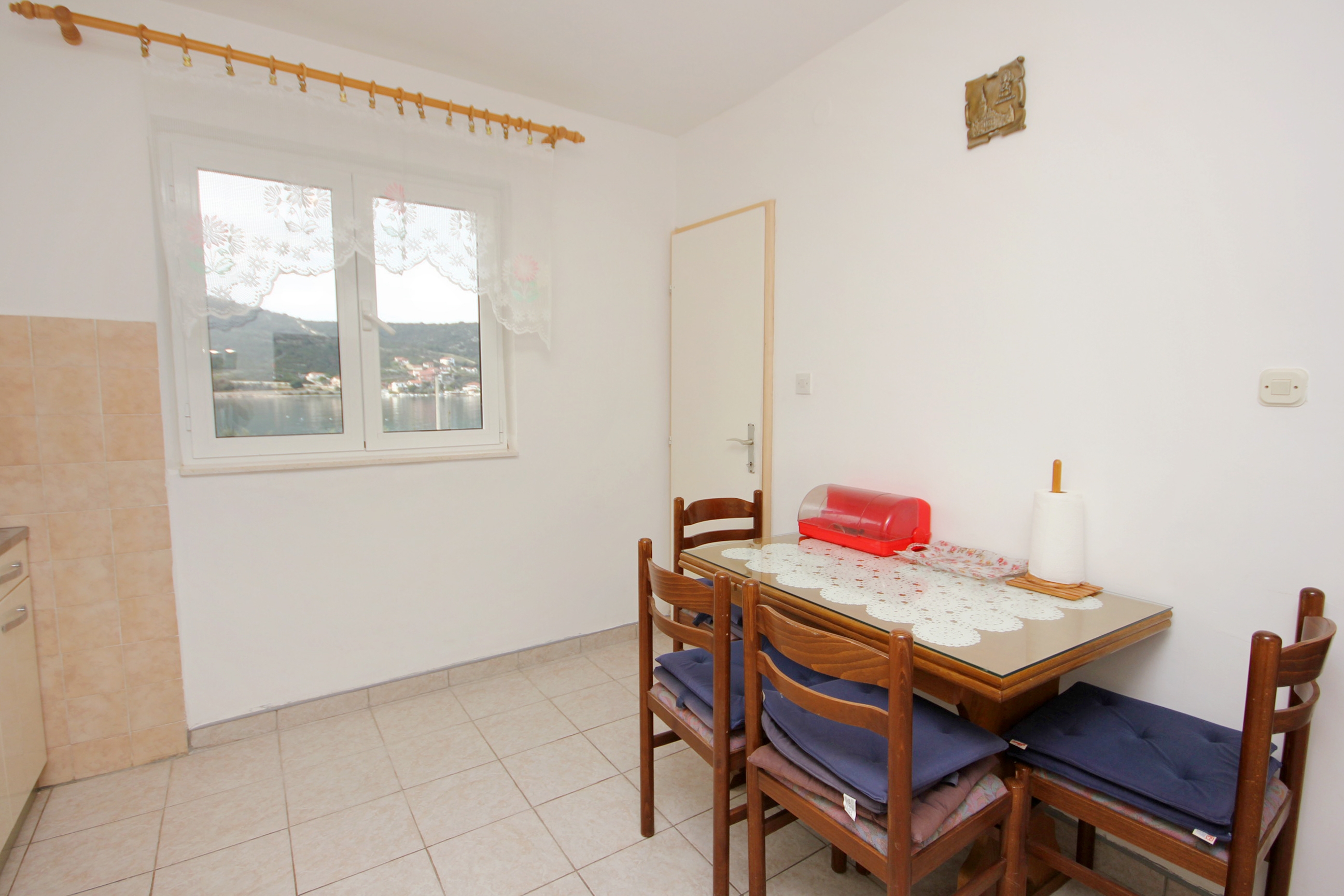 Four-bedroom apartment near beach Vinišće, Trogir (A-10006-a)