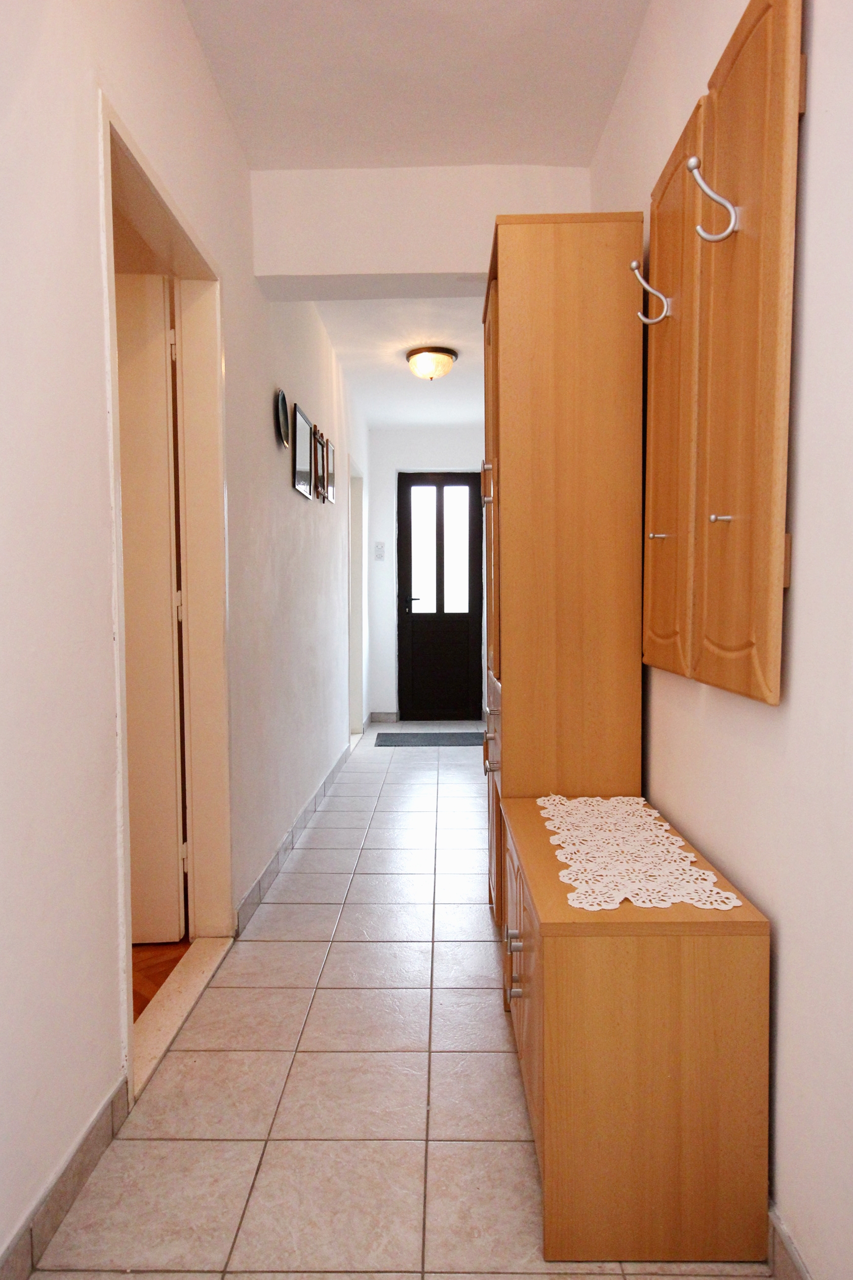 Four bedroom apartment near beach Vinišće, Trogir  A-a