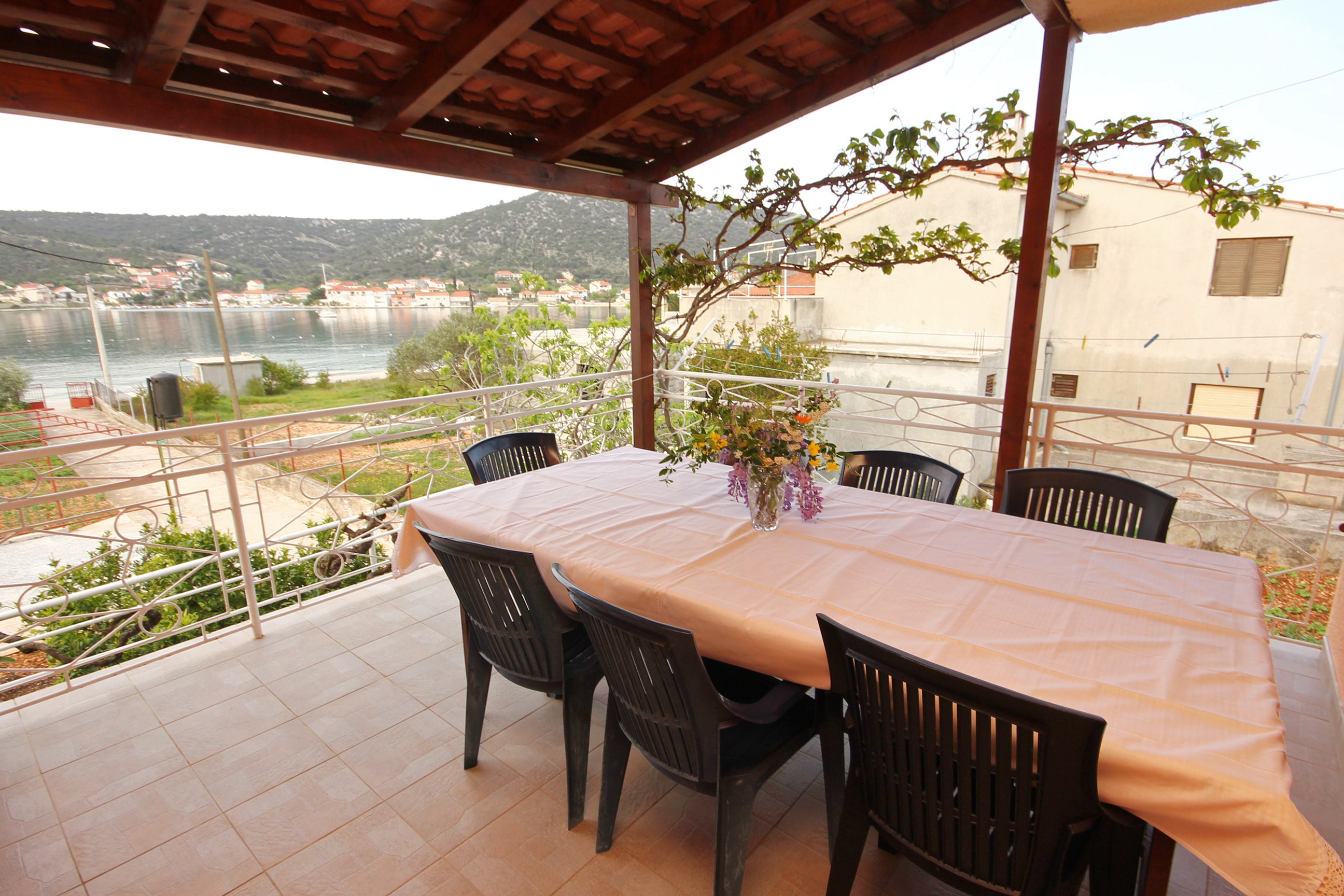 Ferienwohnung im Ort Vini e Trogir Kapazität 8 0