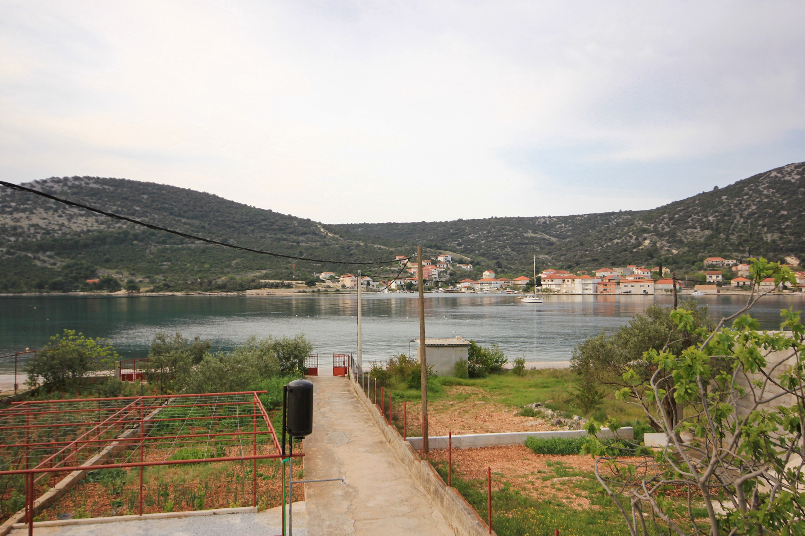 Four bedroom apartment near beach Vinišće, Trogir  A-a